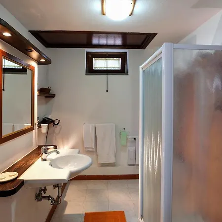 Sleeps 8 Pool Air Con Wifi Villa Citerna