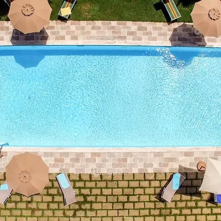 Sleeps 8 Pool Air Con Wifi Villa